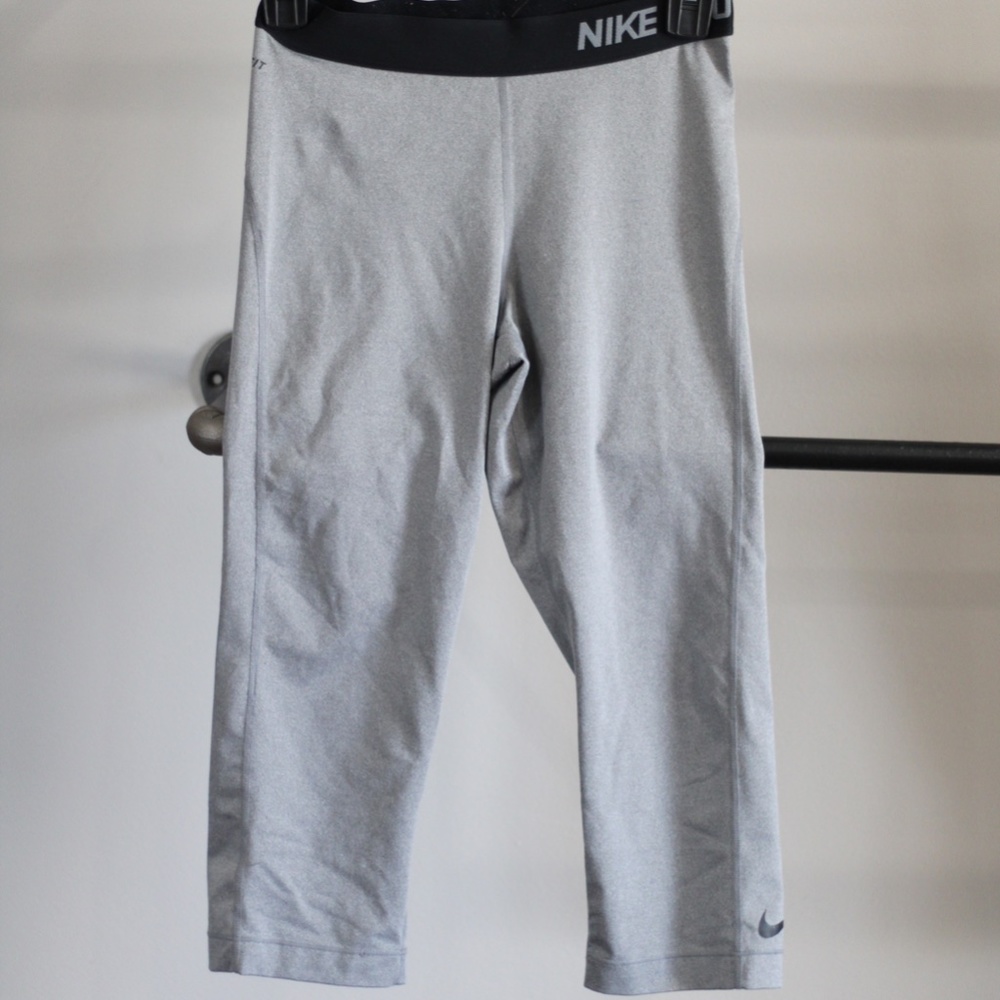 NIKE PRO, cropped dri-fit leggings, grey size medium